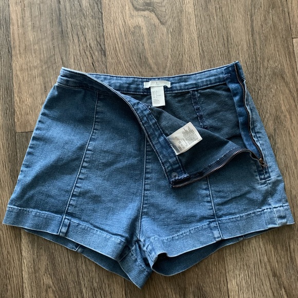 H&M High Waisted Shorts - Picture 3 of 5